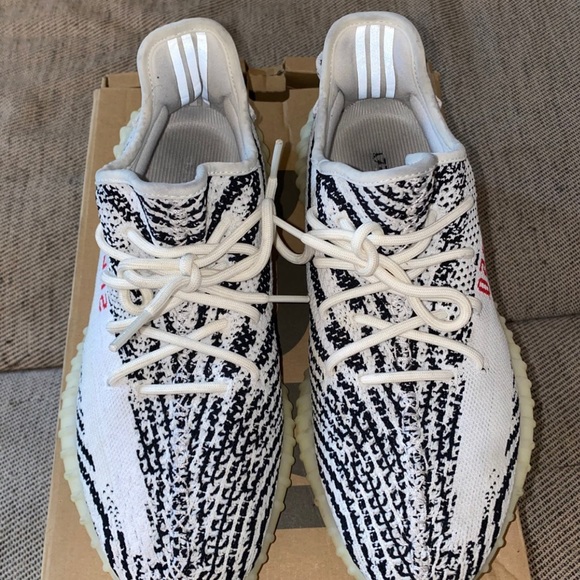 Yeezy Boost 350 v2 Zebra - Picture 10 of 10